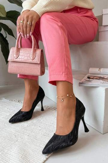 Naistel mustad kontsad... 2