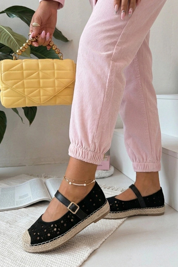 Mustad avatud espadrillid... 2