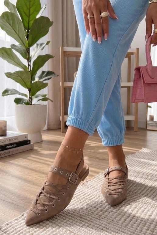 Karamelli värvi avatud kontsaga...