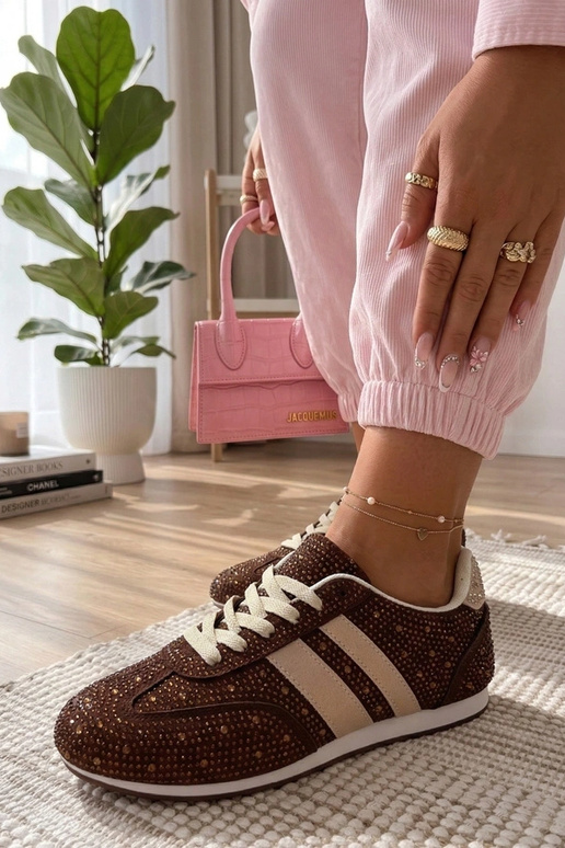 Pruunid spordijalatsid tsirkoonia...