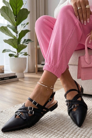 Mustad avatud kontsaga...