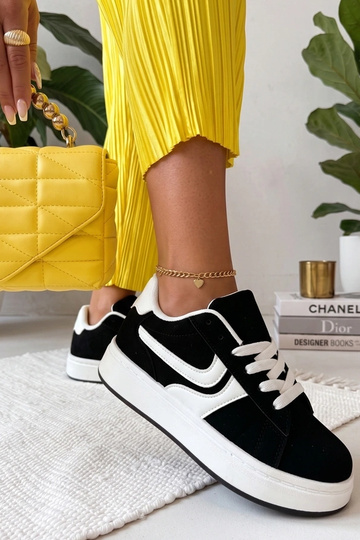 Mustad spordijalatsid...