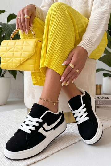 Mustad spordijalatsid... 2