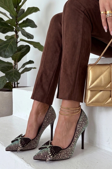 Mustad kõrged kontsad...