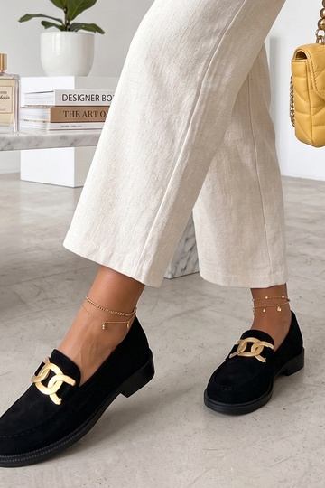 Mustad mokasiinid...