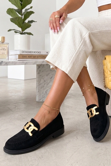 Mustad mokasiinid... 2