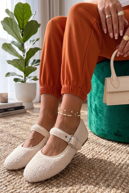 Valged karvased baleriinad rihmaga...