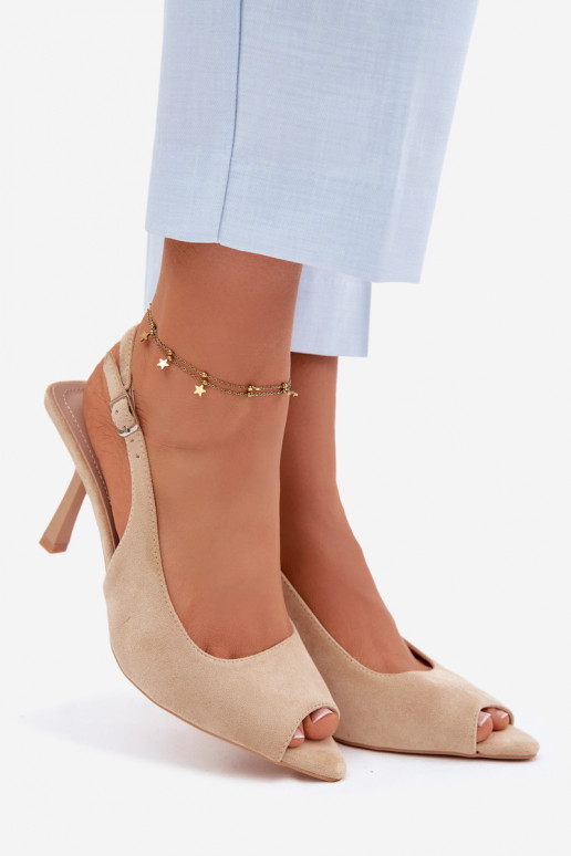 Naistele mõeldud liivakarva kunstnahast sandaalid peenikeste kontsadega