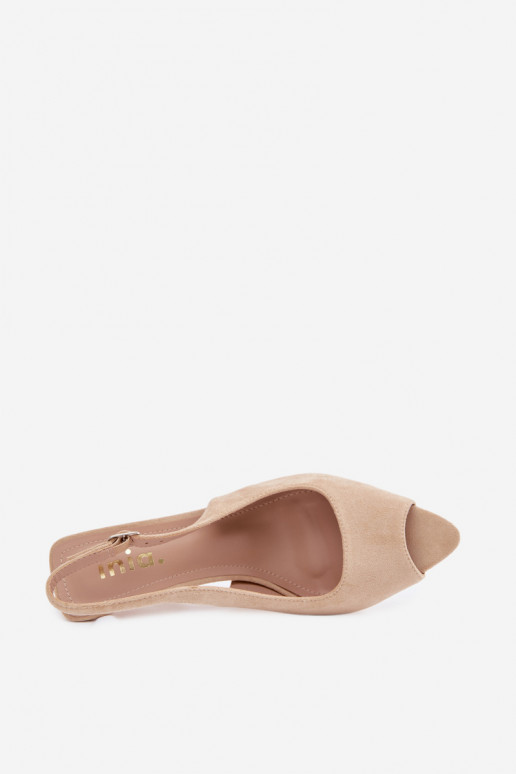 Naistele mõeldud liivakarva kunstnahast sandaalid peenikeste kontsadega