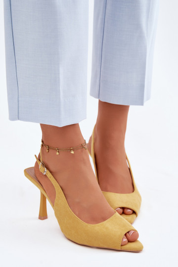 Naistele mõeldud kollased kunstnahast sandaalid peenikeste kontsadega