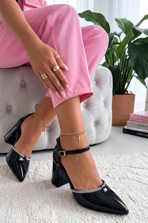 Mustad lakknahk loafersid koos tsirkonitega Victoria
