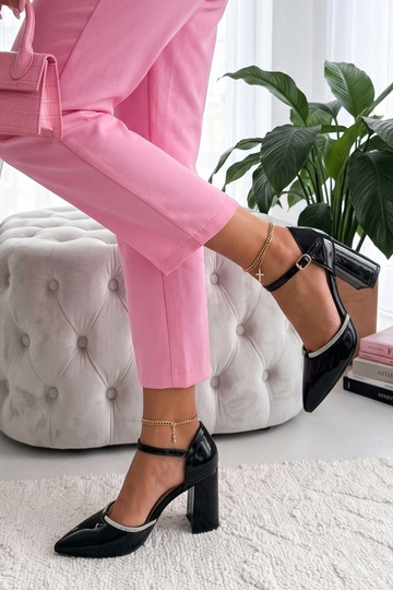 Mustad lakknahk loafersid... 2