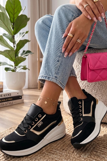 Mustad spordijalatsid...