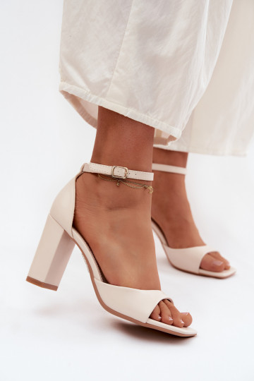 PealistesandaalidImitacji Skóry Elevandiluu värvi Melvra