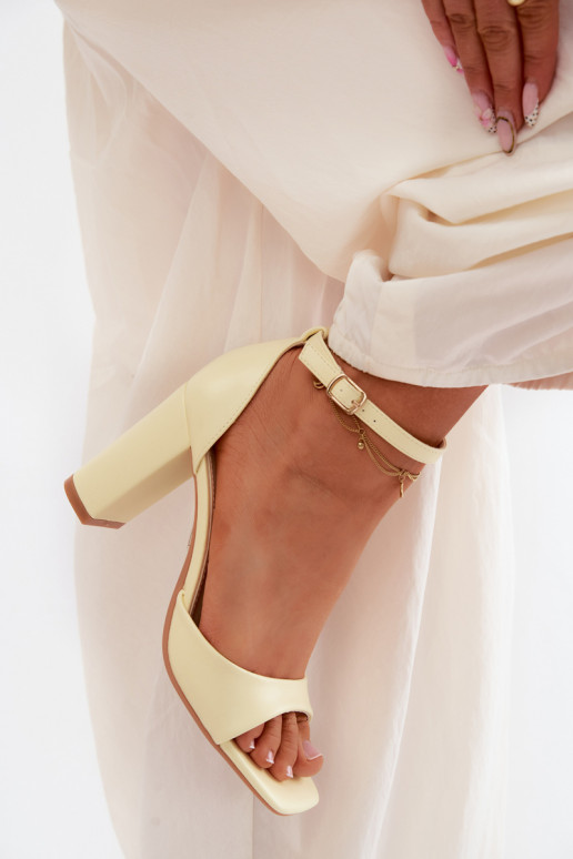 PealistesandaalidImitacji Skóry Kollased Melvra