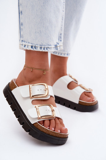 Laque naiste plätud platvormiga Ze Kuldset värvimi neetide ja pandlagami Lee Cooper LCIN-26-35-4460L valget värvi