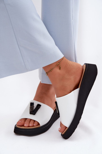 Plätud naturaalsest nahast Pealiste omadLiterą V platvormiga Vinceza 66950 valget värvi 2