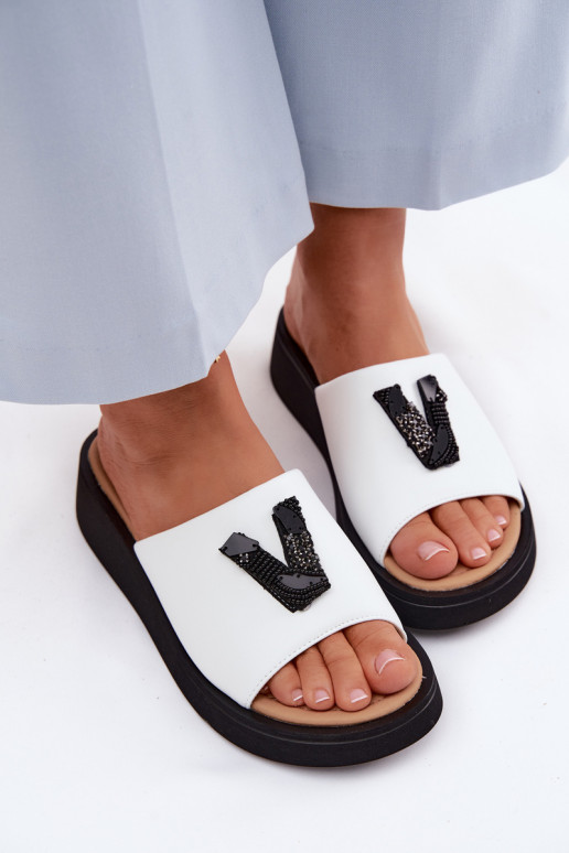 Plätud naturaalsest nahast Pealiste omadLiterą V platvormiga Vinceza 66950 valget värvi