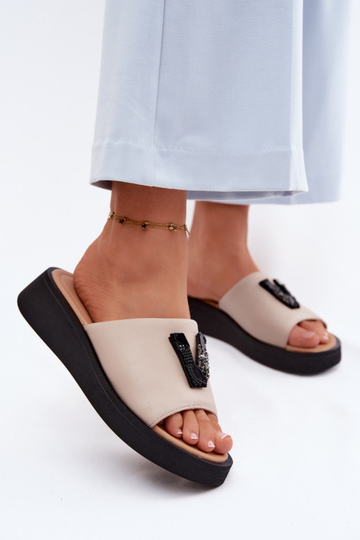 Plätud naturaalsest nahast Pealiste omadLiterą V platvormiga Vinceza 66950 beeži värvi