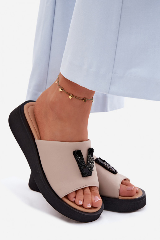 Plätud naturaalsest nahast Pealiste omadLiterą V platvormiga Vinceza 66950 beeži värvi