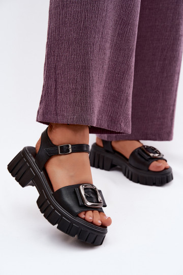 Pealistesandaalid Pealiste omad platvormiga neetide ja pandlaga Vinceza 79611 msuud 2