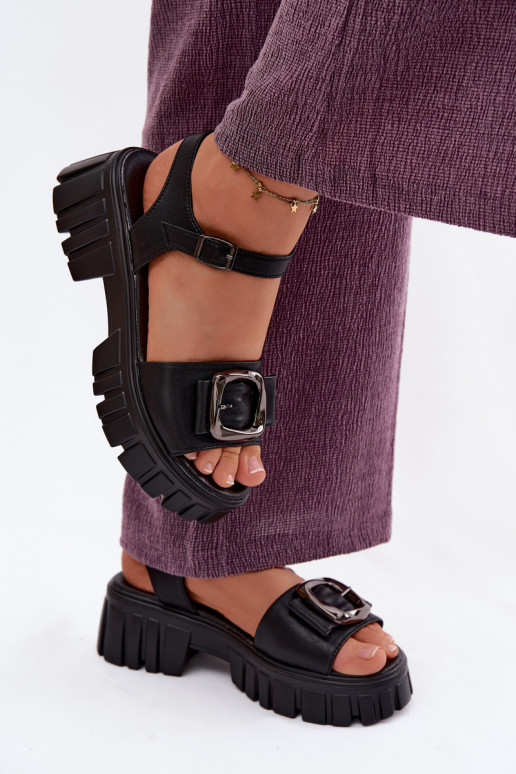 Pealistesandaalid Pealiste omad platvormiga neetide ja pandlaga Vinceza 79611 msuud