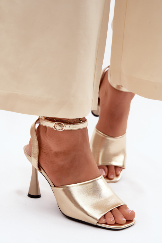 Pealistesandaalid kõrge jämeda kontsaga Vinceza 62297 Kuldset värvi