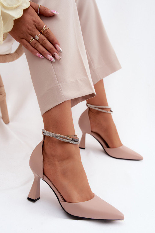 Kingad kõrge jämeda kontsagaBłyszczącym Triibudem Vinceza 62283 beeži värvi