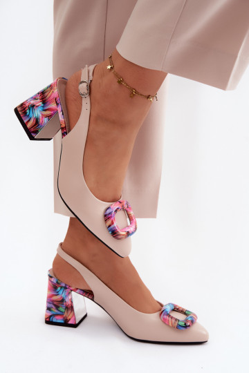 PealistesandaalidDekoracyjną neetide ja pandlaga Vinceza 62289 beeži värvi