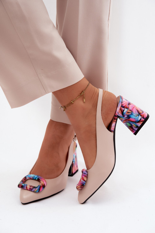 PealistesandaalidDekoracyjną neetide ja pandlaga Vinceza 62289 beeži värvi