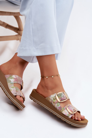 Plätud naturaalsest nahast Mustriline neetide ja pandlaga Sellel onciejka P7537-39 Mitmevärvilised