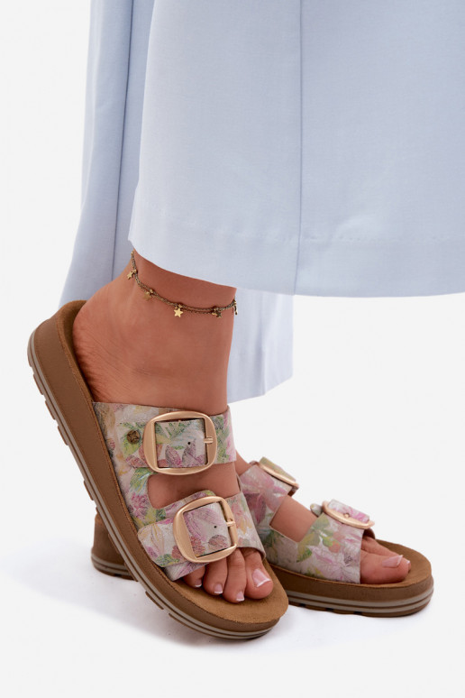 Plätud naturaalsest nahast Mustriline neetide ja pandlaga Sellel onciejka P7537-39 Mitmevärvilised