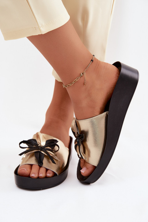 Plätud naturaalsest nahast Pealiste omad kaunistustega S.Barski KV61-6044 Kuldset värvi