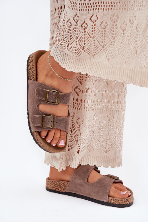 seemisnahksed sussid Korgitalla peal neetide ja pandlaga beeži värvi Tavira