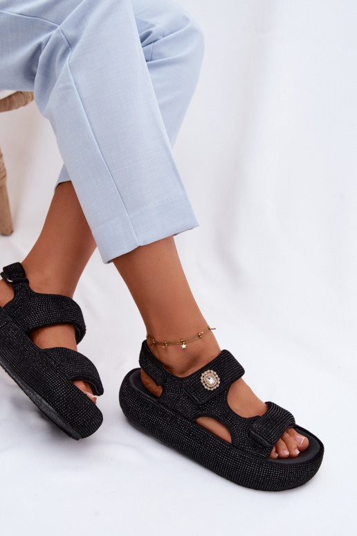 Kaunistustega Pealistesandaalid platvormiga GOE TT2N4102 msuud