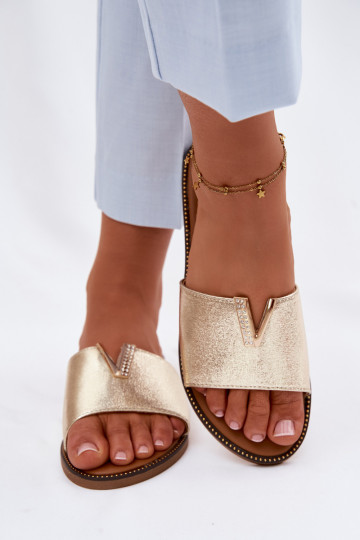 Plätud Pealiste korter Koos Ornate Detalem V Kuldset värvi Nelmira