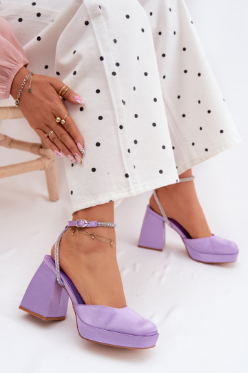 Pealistesandaalid Sellel onssiivsetel kontsadel Typu Słupek Pasek säravate kristallidega Violetne värv Seraphina