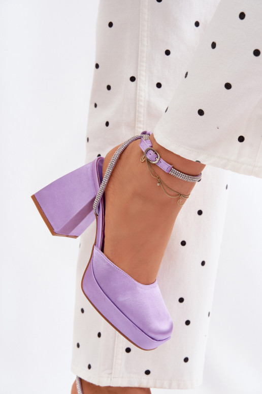 Pealistesandaalid Sellel onssiivsetel kontsadel Typu Słupek Pasek säravate kristallidega Violetne värv Seraphina