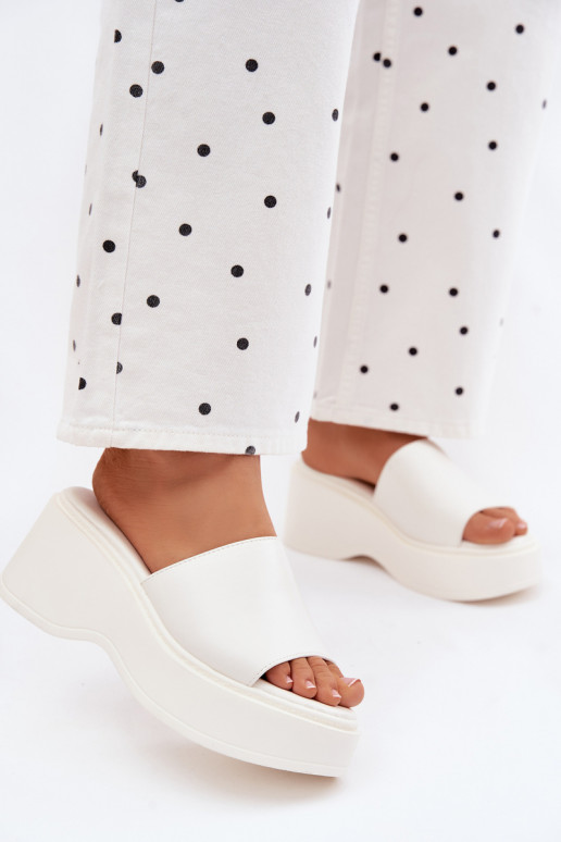 naiste plätud platvormiga valget värvi Virelia