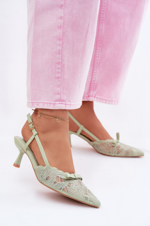 Pitsiga kaunistatud sandaalid Pealiste omad Peal obcasie lipsukesega Rohelist värvi Sellel onribelle