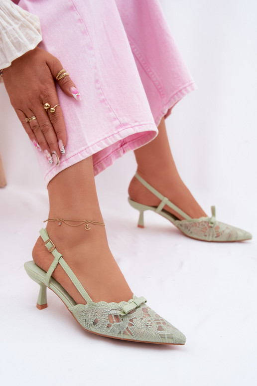 Pitsiga kaunistatud sandaalid Pealiste omad Peal obcasie lipsukesega Rohelist värvi Sellel onribelle