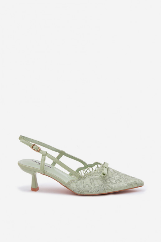 Pitsiga kaunistatud sandaalid Pealiste omad Peal obcasie lipsukesega Rohelist värvi Sellel onribelle