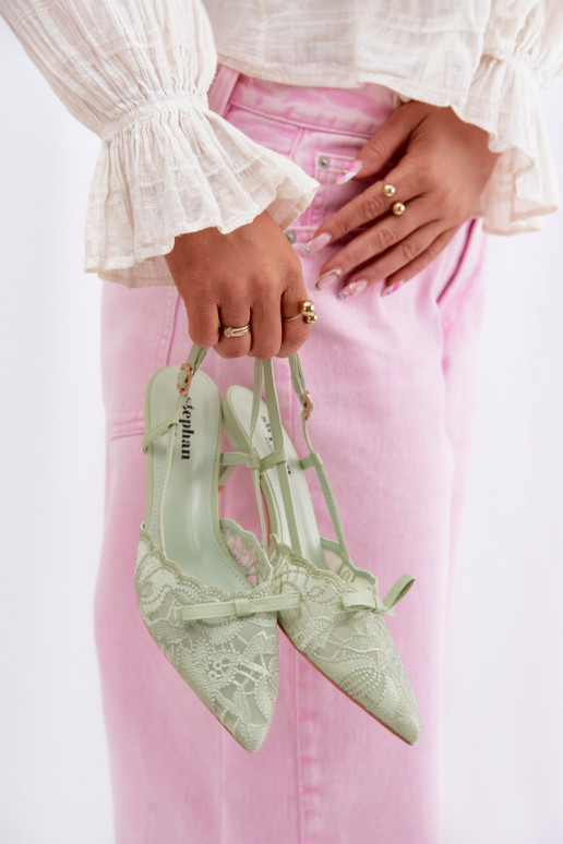 Pitsiga kaunistatud sandaalid Pealiste omad Peal obcasie lipsukesega Rohelist värvi Sellel onribelle