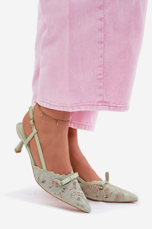 Pitsiga kaunistatud sandaalid Pealiste omad Peal obcasie lipsukesega Rohelist värvi Sellel onribelle