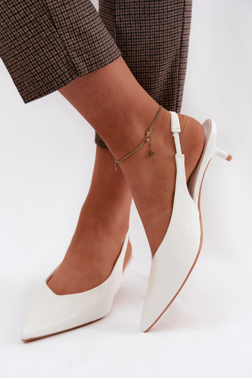 Lakitud sandaalidImitacji Skóry kõrge jämeda kontsaga valget värvi Averelle