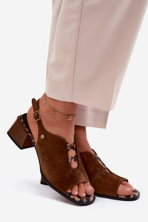 sandaalidPealturalnego seemisnakhsedu kõrge jämeda kontsaga Sellel onciejka K7521-14 pruunid värvi