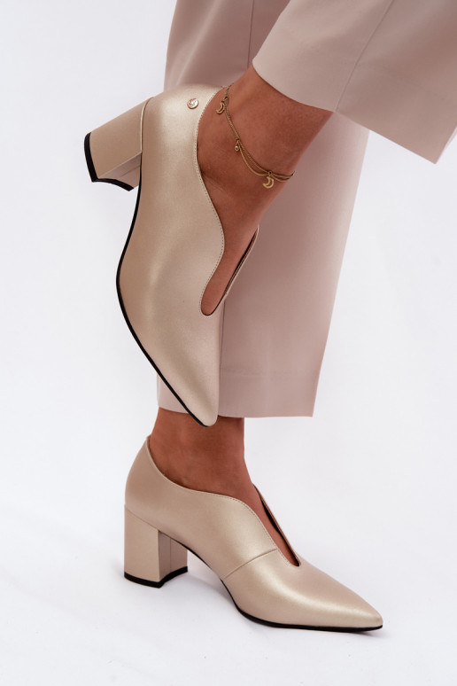 Pealhk jalatsid Pealiste omad kõrge jämeda kontsaga Sellel onciejka K7469-26 Kuldset värvi