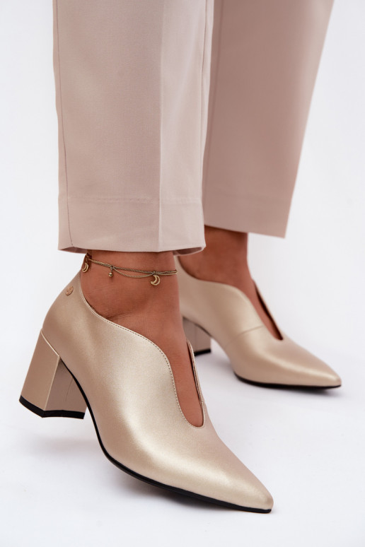 Pealhk jalatsid Pealiste omad kõrge jämeda kontsaga Sellel onciejka K7469-26 Kuldset värvi