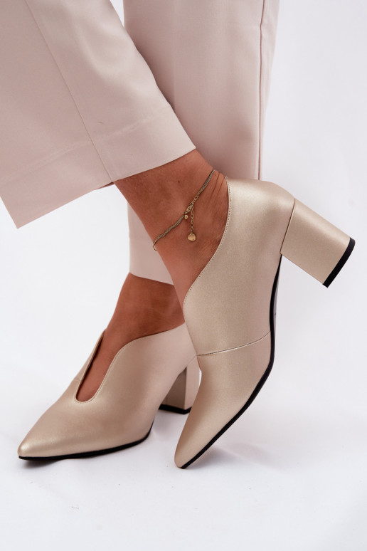 Pealhk jalatsid Pealiste omad kõrge jämeda kontsaga Sellel onciejka K7469-26 Kuldset värvi