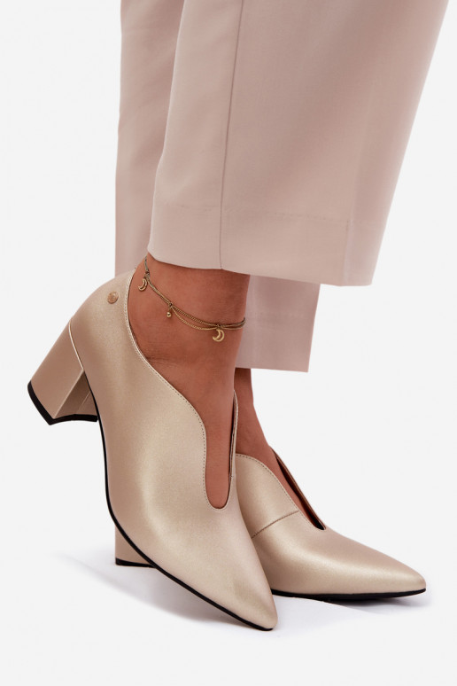 Pealhk jalatsid Pealiste omad kõrge jämeda kontsaga Sellel onciejka K7469-26 Kuldset värvi